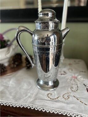Vintage Art Deco Chrome Cocktail Shaker with Grapevine Design